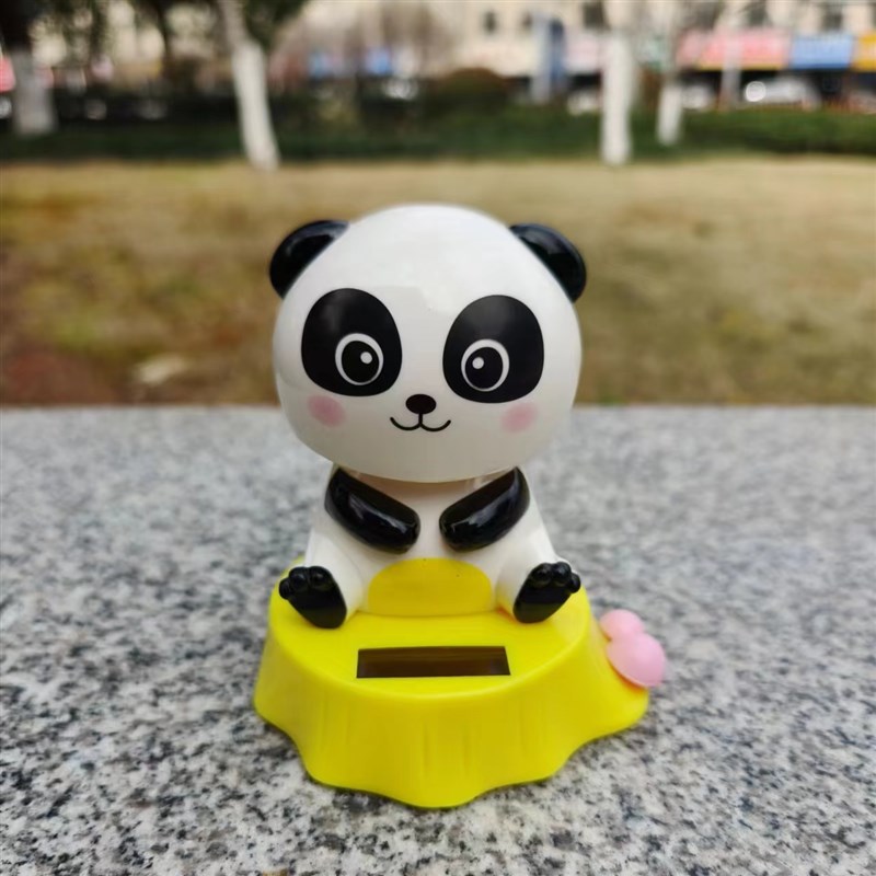太阳能汽车摆件摇头公仔大熊猫点头娃娃可爱汽车内饰品装饰仪表台