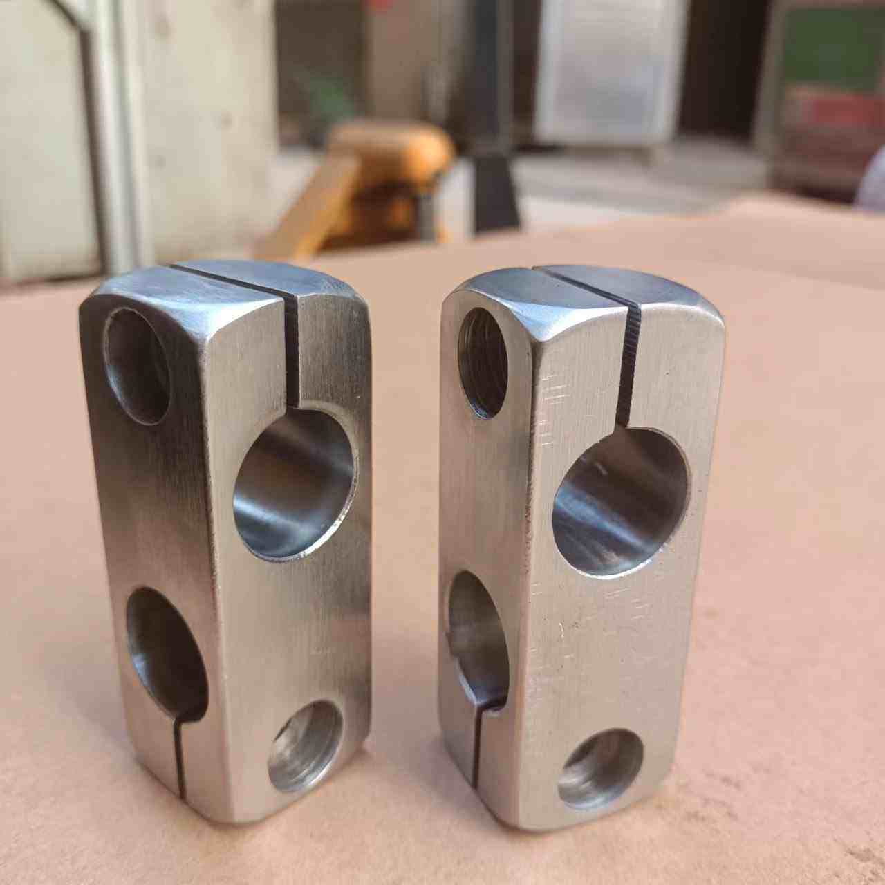 钢制十字固定夹支柱支架万向22/25mm 圆棒柱子钢管双孔交叉连接件