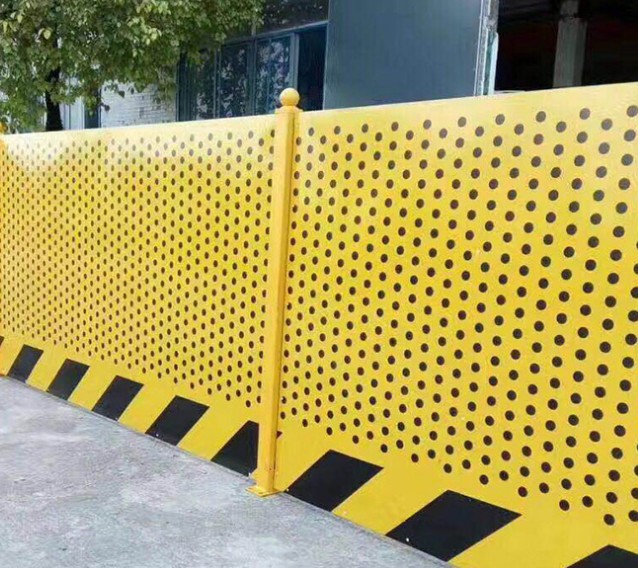 实体厂家供应建筑冲孔护栏工地红白基坑防护网黄黑穿孔围挡订置图片