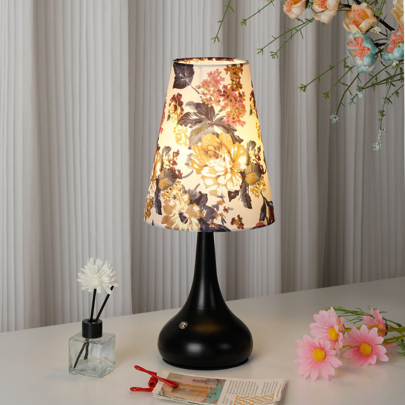 复古碎花台灯百搭小清新卧室充电床头灯法式浪漫氛围感布艺小夜灯