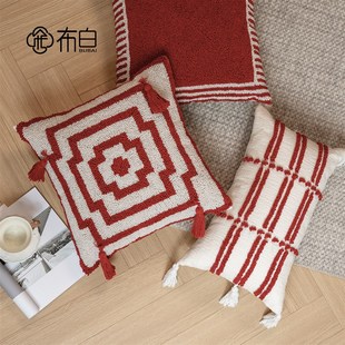 精选新中式抱枕客厅沙发靠垫高级腰枕靠枕套红色几何簇绒绣流可拆