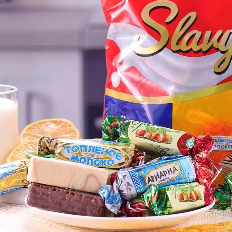 俄罗斯进口斯拉夫混合酸奶糖榛子糖巧克力威化糖果年货喜糖500克
