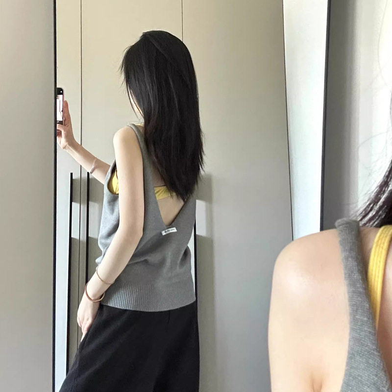 辣妹小众针织灰色吊带背心女装2024夏季宽松休闲设计感大露背上衣