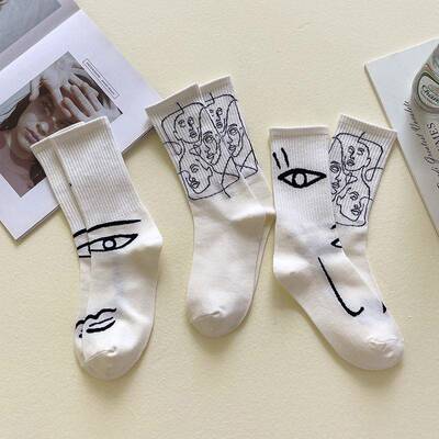 Lady 3 Pairs Abstract Printed Mid Tube Socks Fashionable