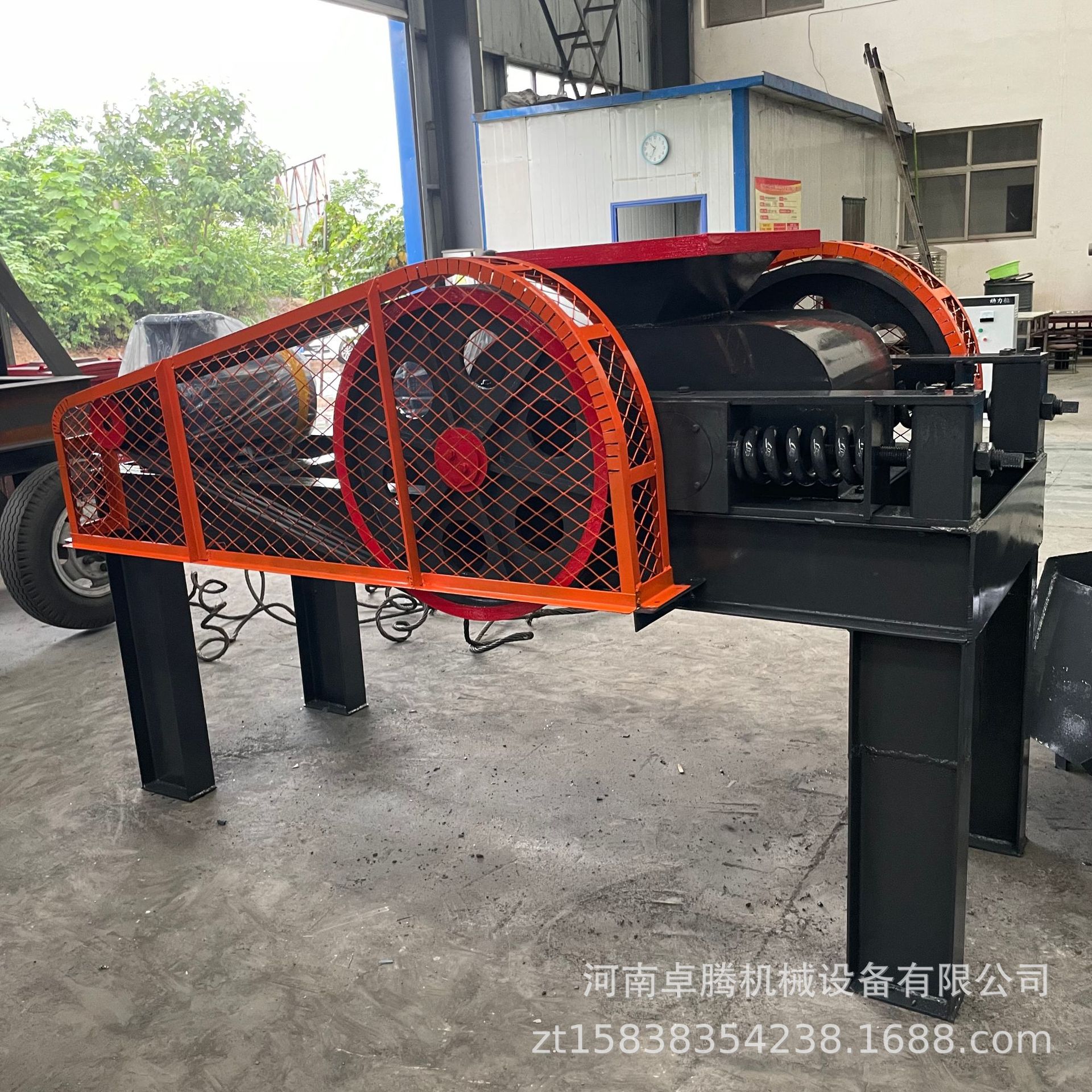 中小型钢渣对辊制砂机煤炭煤渣挤压双辊制砂机瓜米石双辊式破碎机