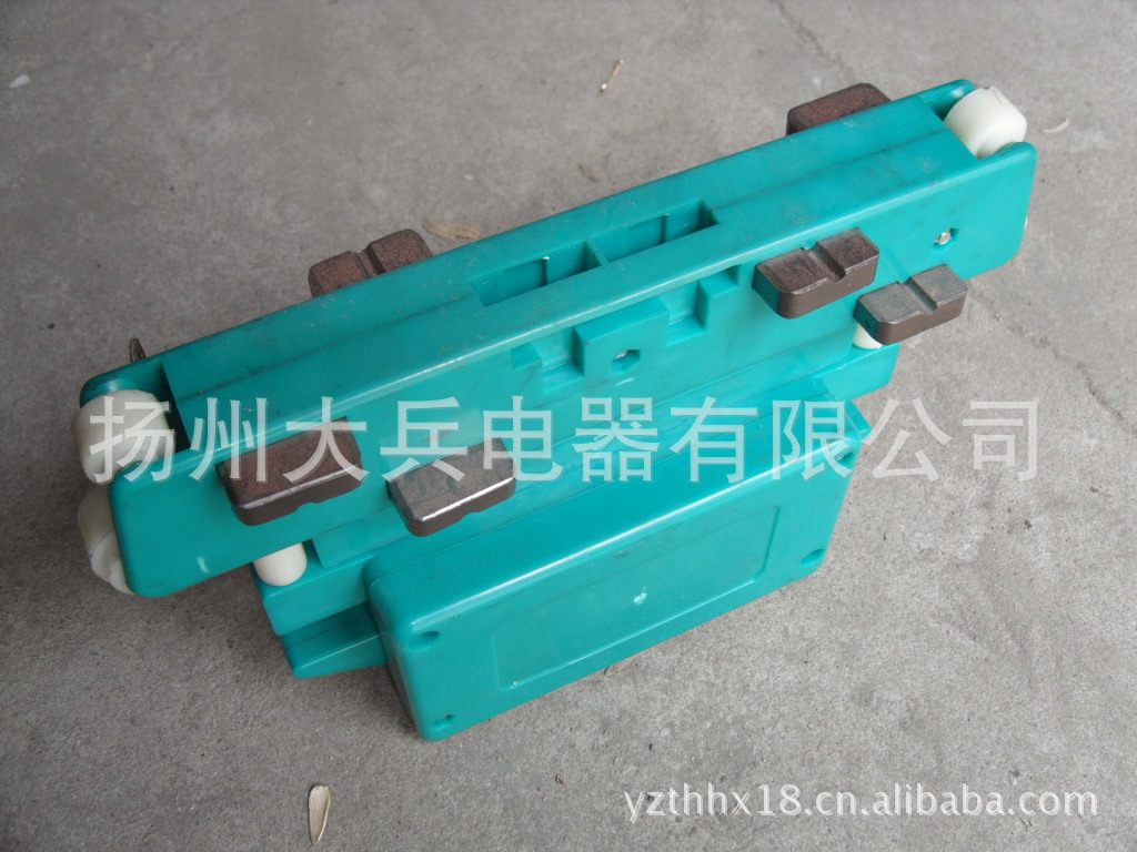 双碳刷8极150A滑线集电器
