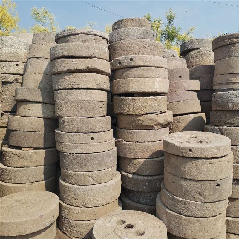 厂家供农村老石槽磨片青石板磨盘铺路石磨盘刻字石头水景流水摆件