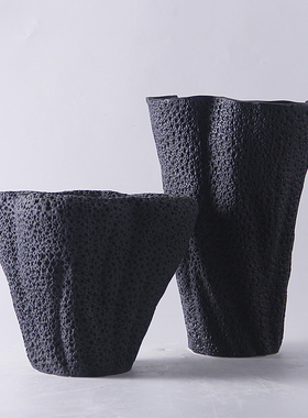 简约现代黑白陶瓷火山岩肌理y纹花瓶样板房间客厅玄关餐桌花器摆