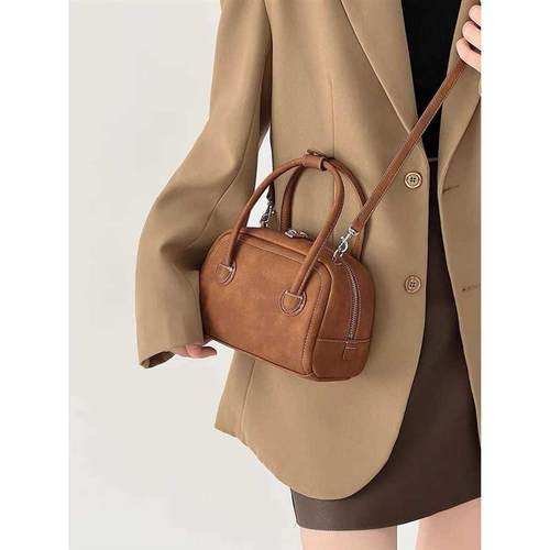 美拉德保龄球包包女2023新款潮高级感中古包手提单肩斜挎包枕头包