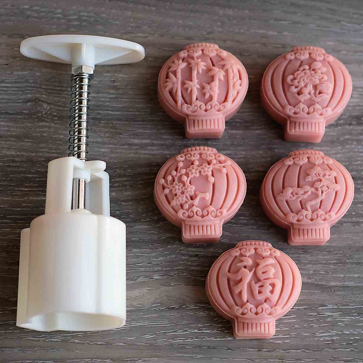 50克新年立体灯笼月饼模具国潮风塑料手压式梅竹菊绿豆糕制作