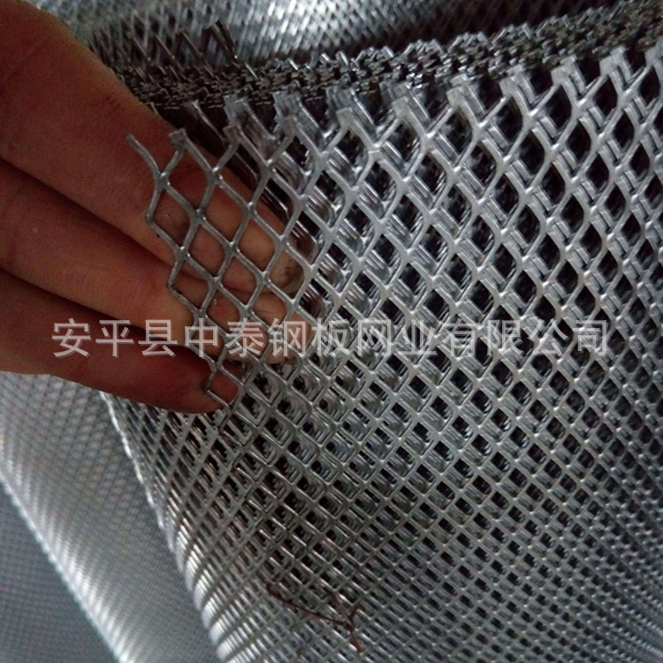中泰钢板网厂家 装饰吊顶菱形网 重型钢板网金属拉伸板网圈玉米网图片