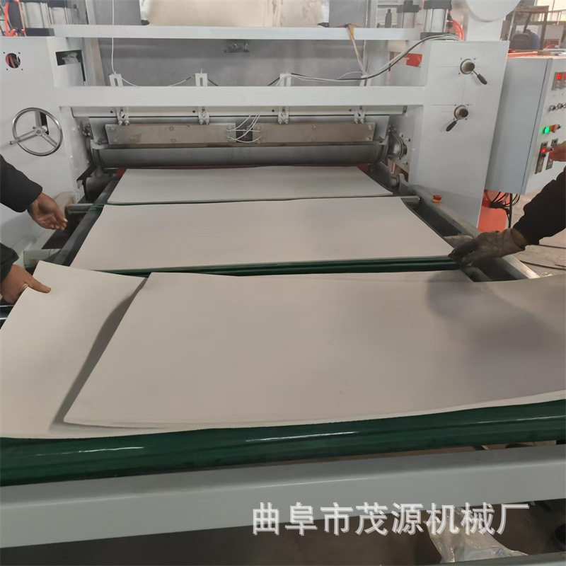 EVA皮革布艺贴合机 毛绒布海绵涂胶复合机 橡塑板贴布机