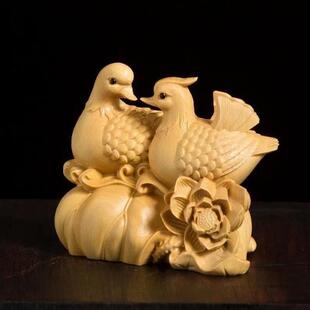 热销木雕鸳鸯摆件鸳鸯戏水成双成对寓意好实木雕刻工艺品桌面摆ァ