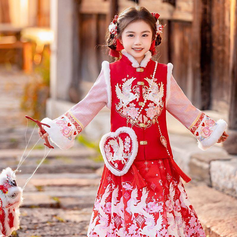 汉服女童拜年服原创2026最新款冬季加绒加厚中国风马面裙过年套装