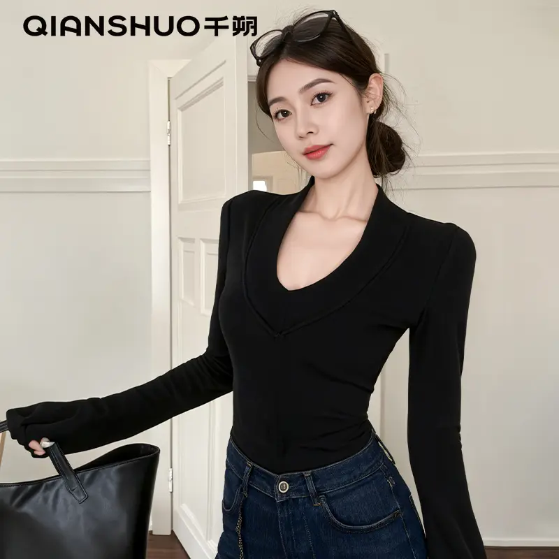 QIANSHUO瑧香极简女装千朔V领秋冬磨毛加绒保暖打底衫女款打底衫