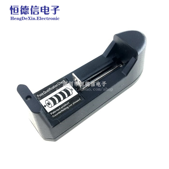 万能18650充电器 手电筒锂电池 单槽 4.2v 3.7v锂电池 1节充电座
