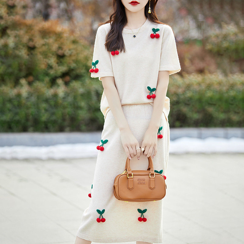 春秋新款100纯羊毛衫女圆领套装樱桃宽松套头气质针织毛衣半身裙,女装/女士精品,时尚套装,淘宝优惠券,粉丝福利购,淘宝优惠卷