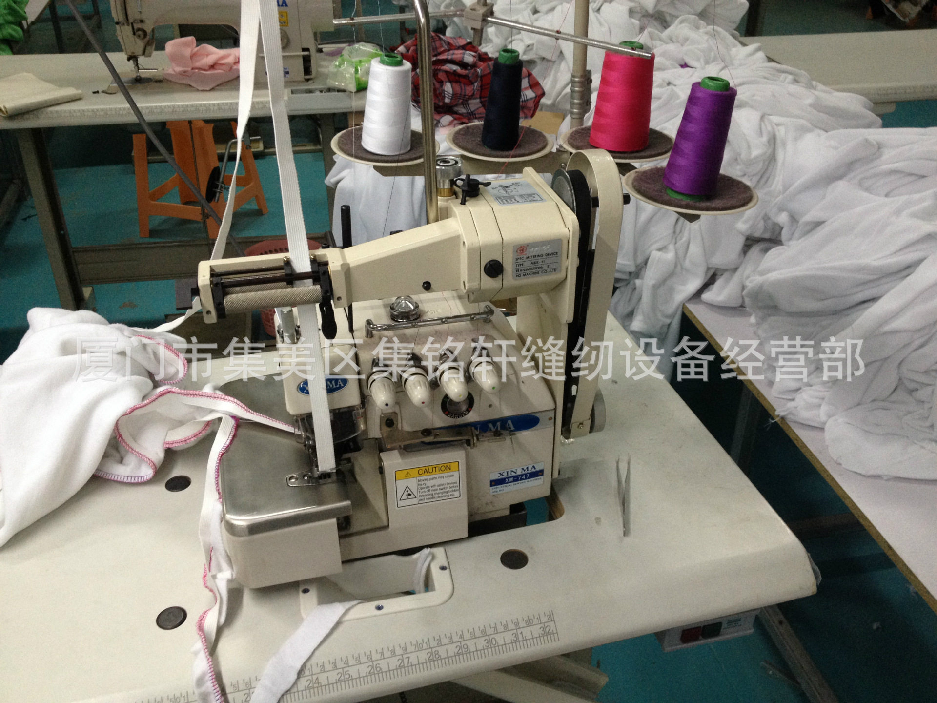 包缝机专用松紧带机同步送带器服装加工辅助设备