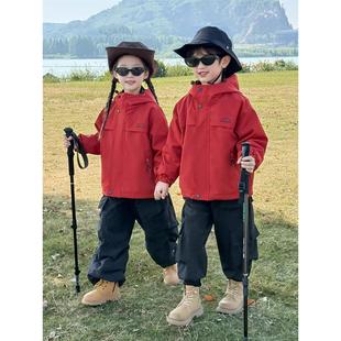 法国Uamtor男童秋装冲锋衣女童红色外套2025新款三合一春秋装户外