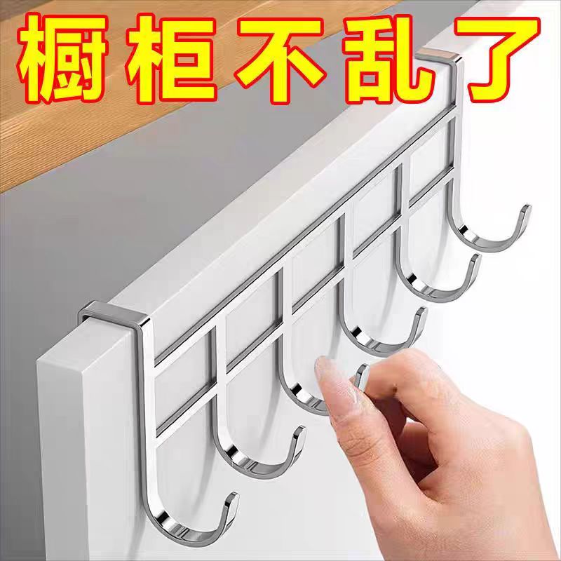 学生宿舍用床头挂钩上铺晾晒衣服