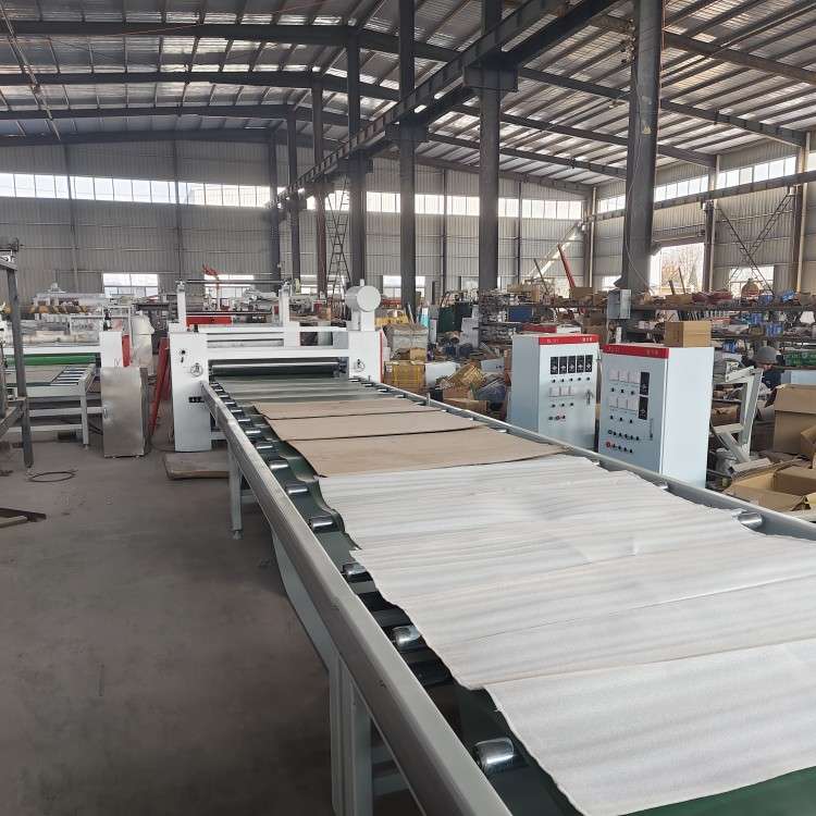 剥离纸无纺布泡棉复合机 冷胶不干胶不同工艺贴面机 地板革贴纸机