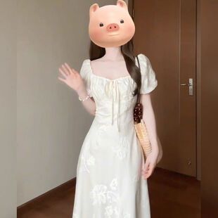 法式温柔初恋清纯奶甜收腰小白裙女夏高端精致刺绣小众气质连衣裙