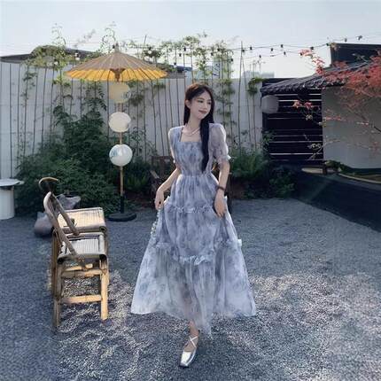 复古方领碎花连衣裙女夏季2026新款超仙森系收腰显瘦蕾丝边长裙子