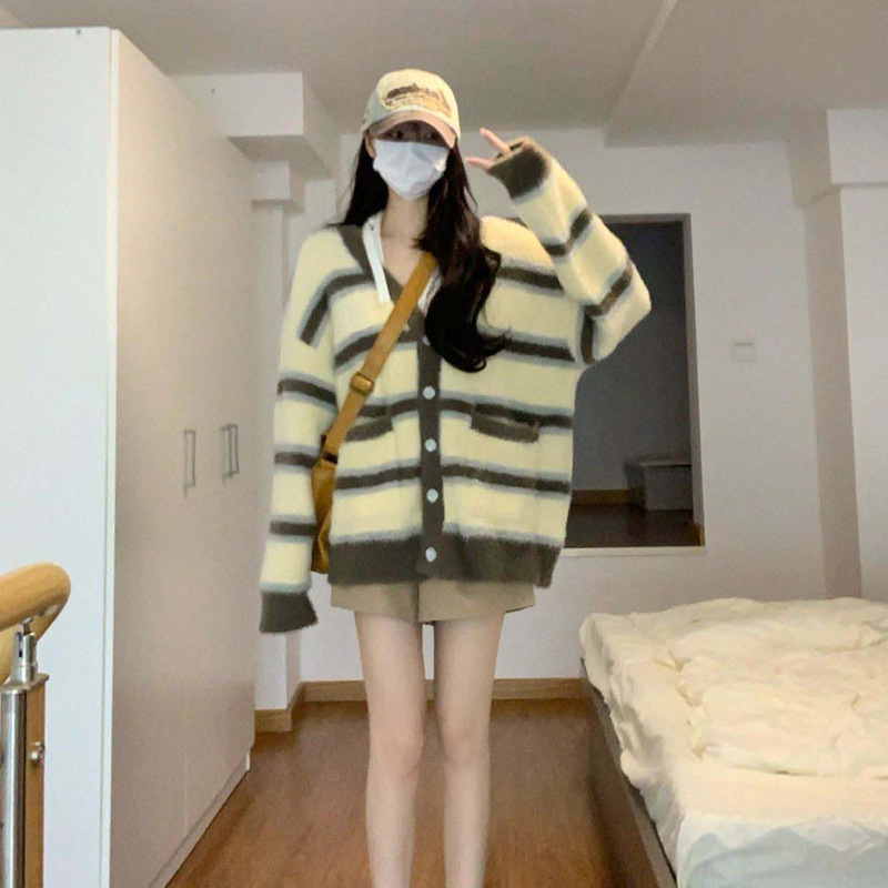 学院风条纹v领毛衣外套女