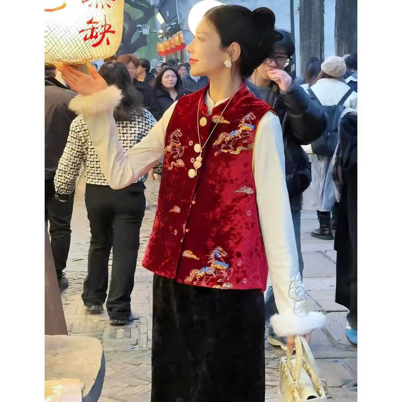 拜年服2026新款新中式国风女装手工钉珠刺绣背心坎肩马甲上衣