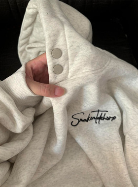 2025春季新款松弛感字母刺绣连帽卫衣女宽松纽扣灰色女休闲上衣潮