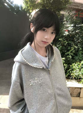 2025新美式复古珍珠装饰连帽卫衣女灰色宽松设计感小众学院风外套