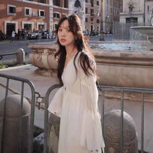 现H 喇叭袖白色V领连衣裙女2025夏韩系ins宽松长袖高端长裙flet*a
