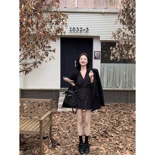 长袖泡泡袖短裙连衣裙字女a裙子V领温柔秋装显瘦气质雪纺收腰波点