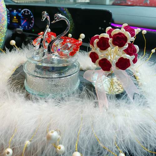 车载仪表台红玫瑰满天星手工简约摆件汽车香水装饰用品车内摆饰女