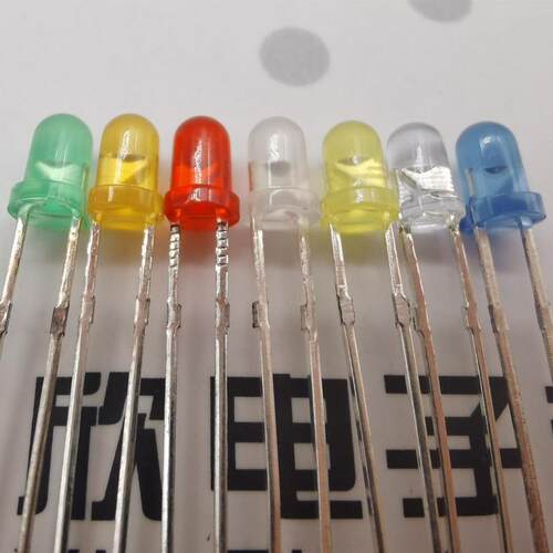 f3橙色插件灯珠3.0mm圆头聚光白发橙 雾状2.0V直插LED发光二极管