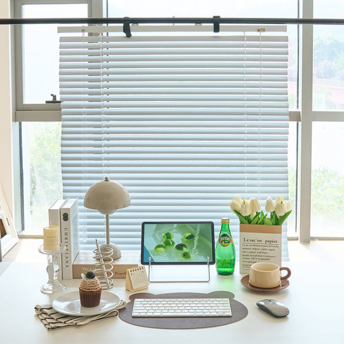 假窗+假桌面氛围感室内场景搭建