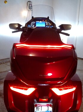 美国CIROe金翼GL1800加装后顶箱高位刹车灯后靠背灯LED转向刹车灯