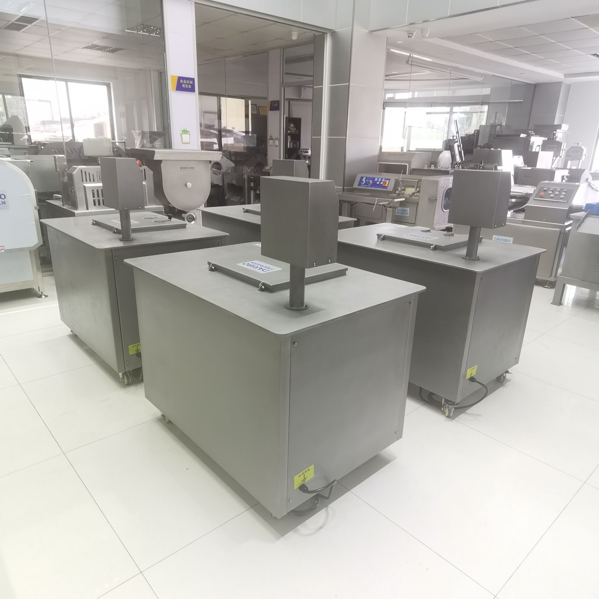 *全自动新鲜鸡爪剪指甲机 水晶凤爪去趾设备虎皮鸡爪生产修指甲机