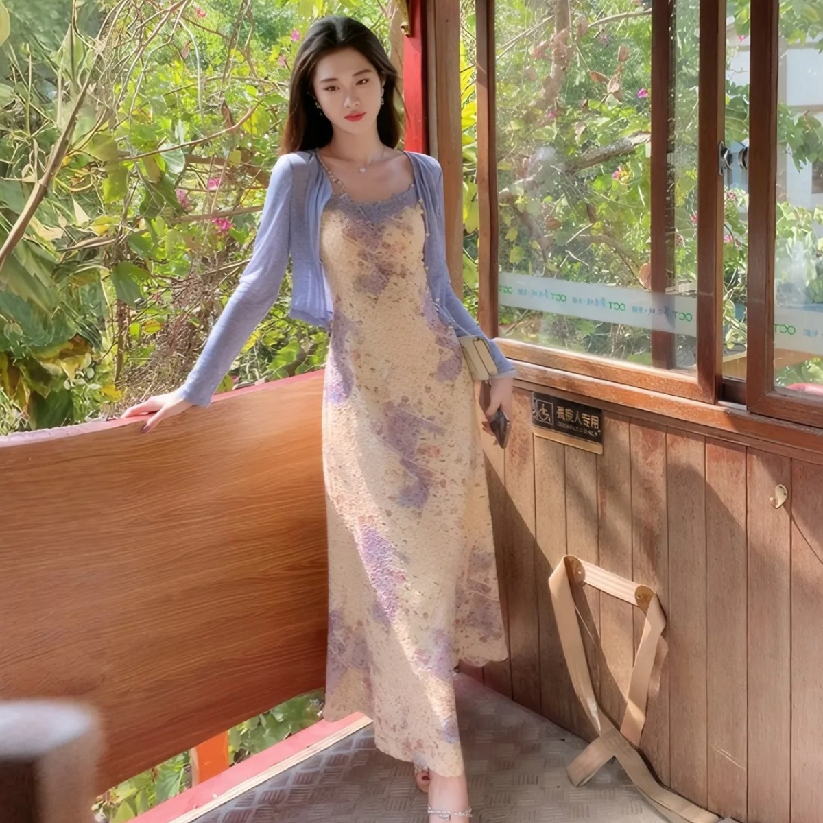 凌茜恣禾栀夏度假风碎花吊带连衣裙女夏日蕾丝法式收腰肌理感长裙