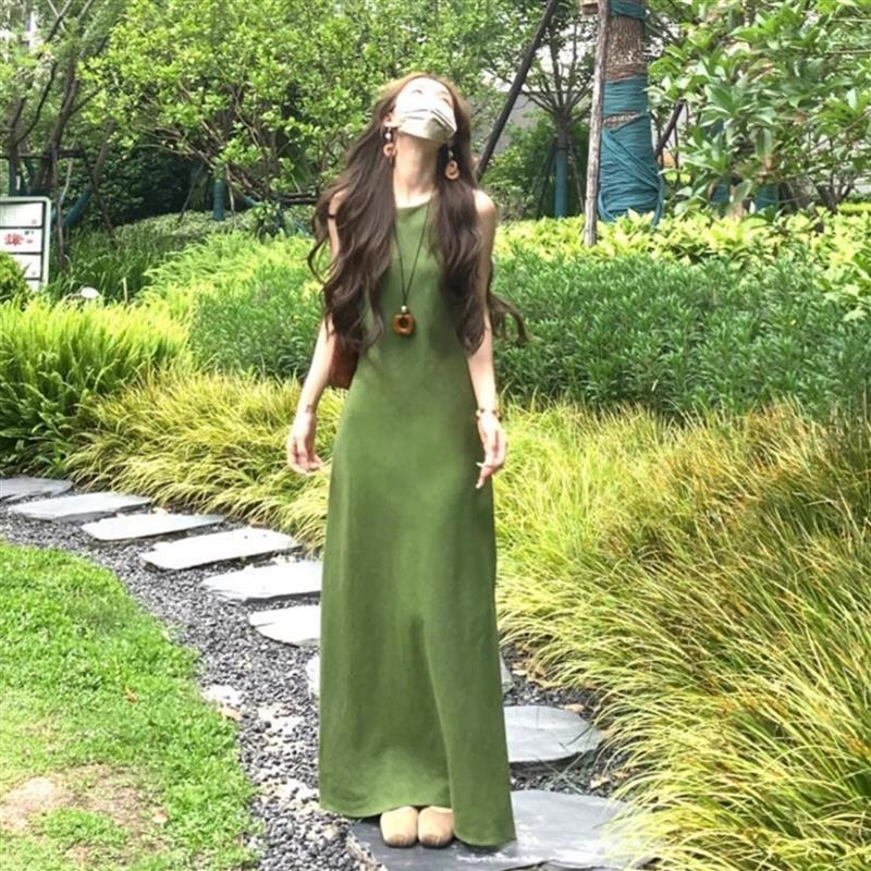 法式复古绿色吊带背心连衣裙女子夏季2025新款小个子收腰气质长裙