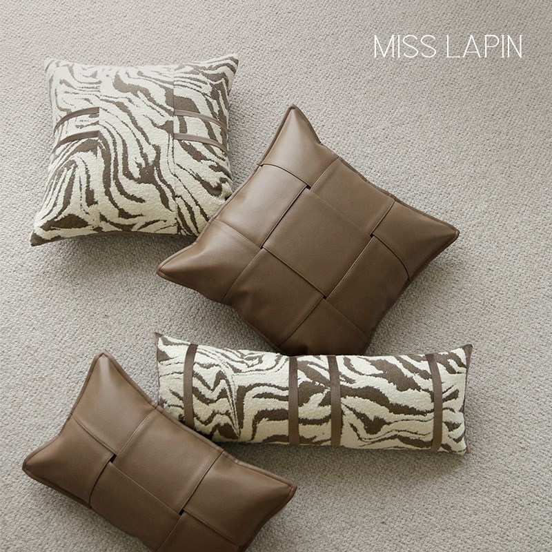 澜品【朴居】新中式抱枕沙发客厅靠枕腰枕靠垫轻奢高级感咖色皮革