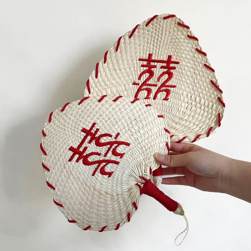 新娘晨袍拍照喜扇手摇扇芭蕉扇晨C拍道具手拿蒲扇喜字绣字草编扇