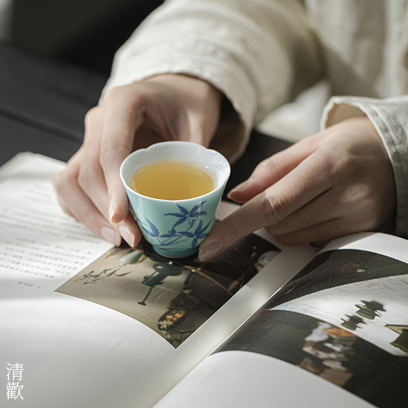 清欢丨明知山志松石绿花口品茗杯手绘青花文人器陶瓷喝茶杯茶具