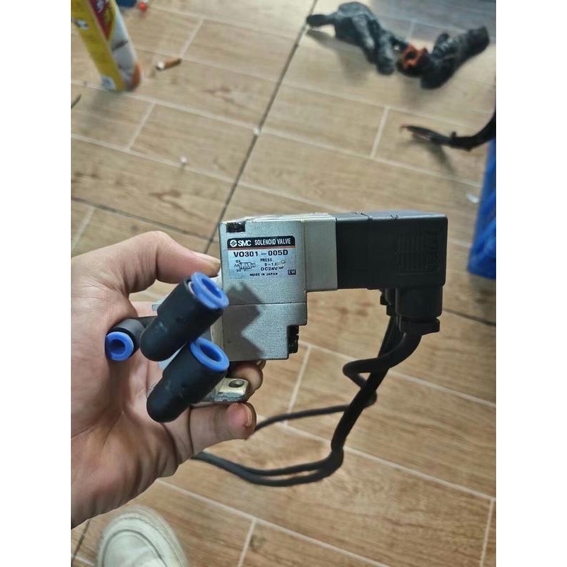 议价直拍不发:原装正品SMC电磁阀VO301-005D实物拍摄,功能正常