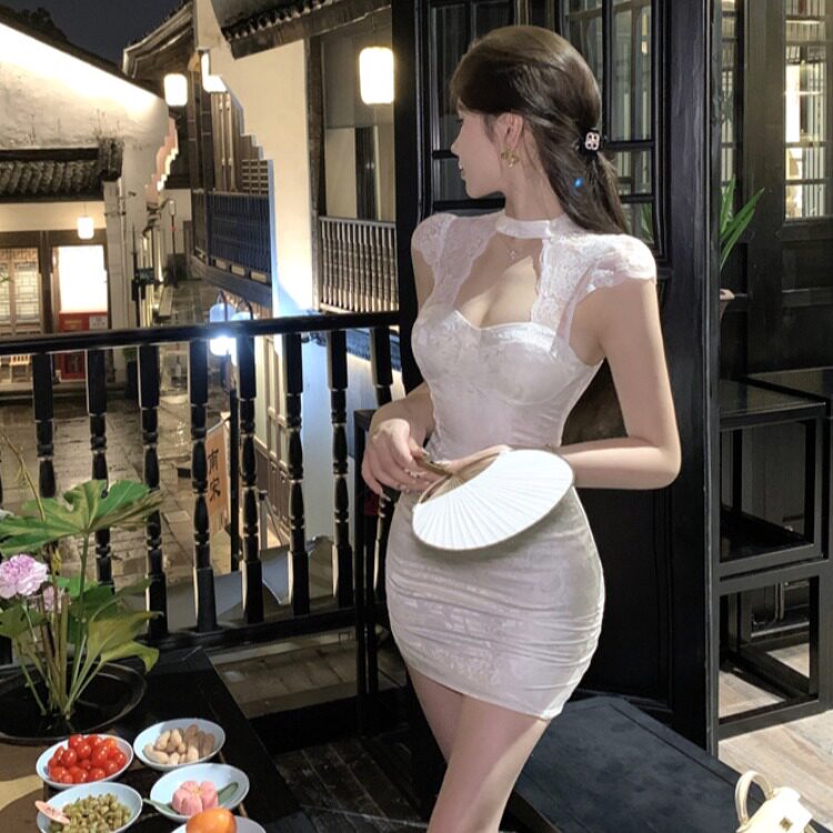 直播衣服女主播上镜年轻款少女国风性感露背镂空蕾丝旗袍连衣裙