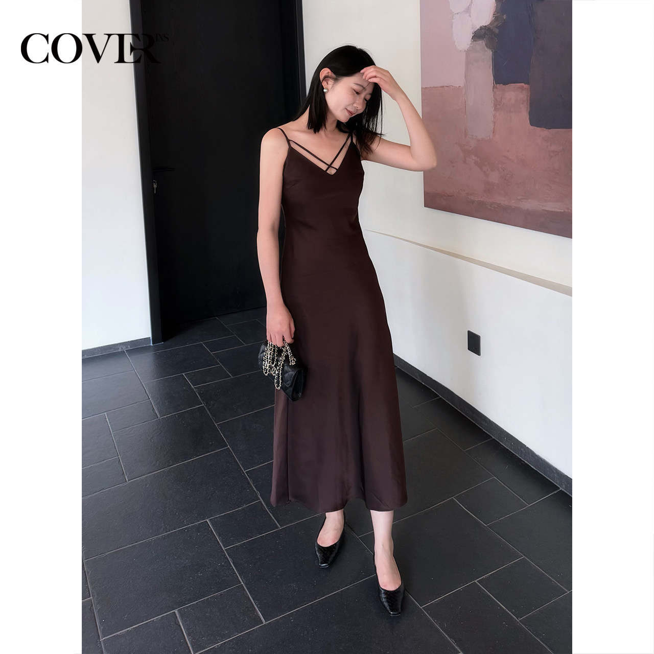 COVERINS夏季高级缎面感醋酸v领吊带连衣裙长款CC34105070