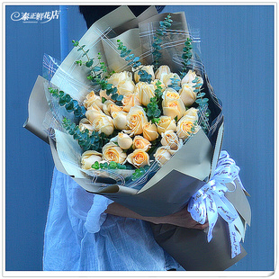 重庆渝中解放碑泰正鲜花店33朵香槟玫瑰花束同城鲜花配送送花