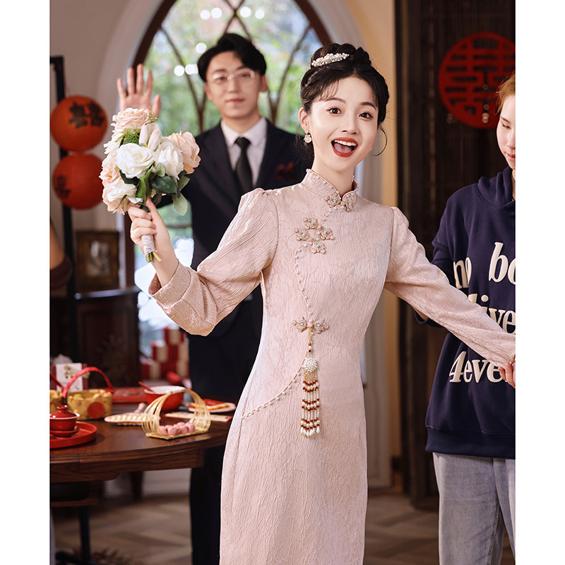 速发粉旗色袍服酒服新娘2025新款订婚礼敬裙新中式长袖回门改良秋