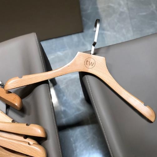 高端上清漆商场男女装植绒防滑无痕实木衣架衣帽间婚纱服装店榉木