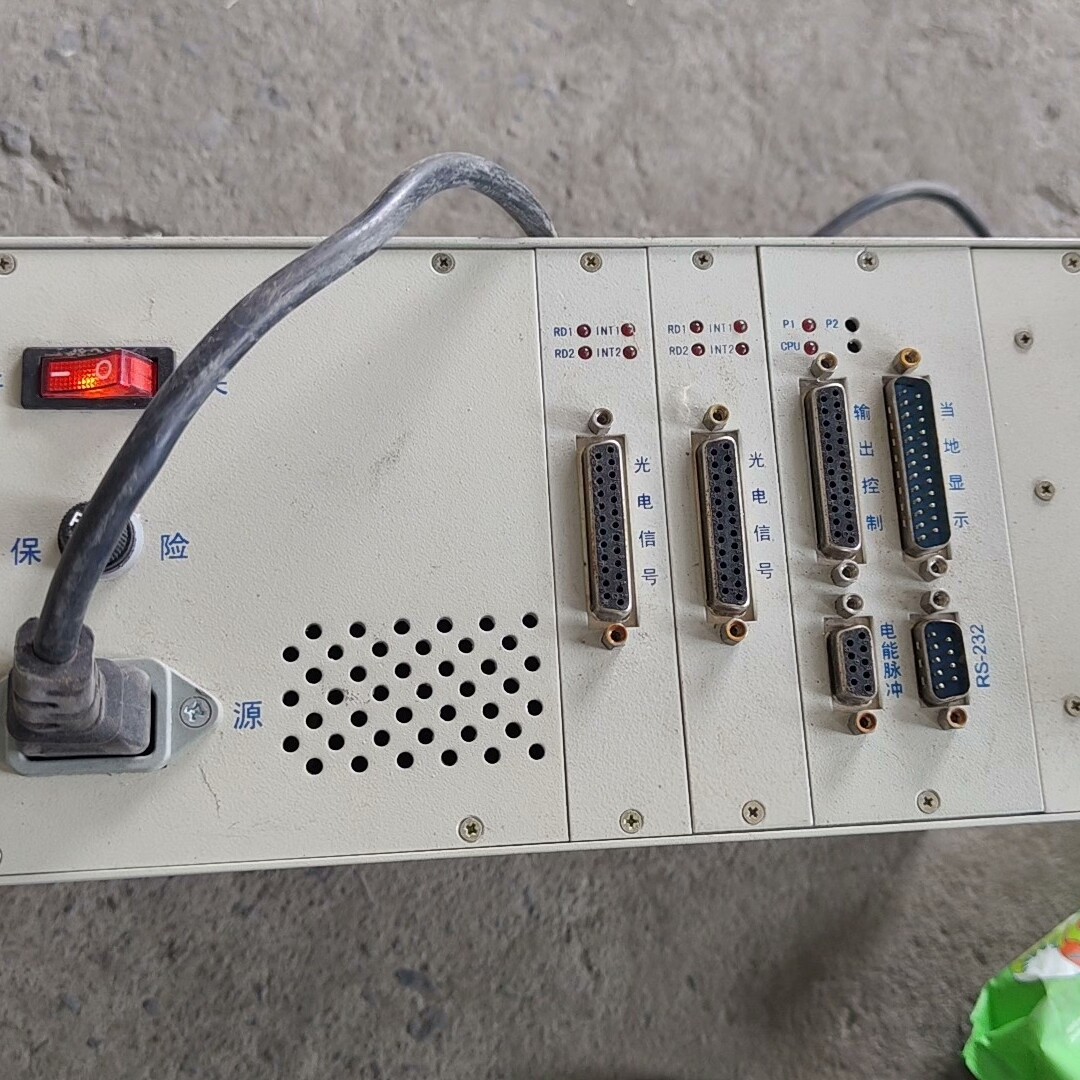 议价万特控制器，型号SY-E32，工业自动化设备控制器。外观成色